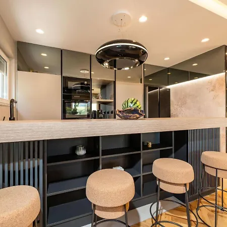 Exquisite With Private Pool In