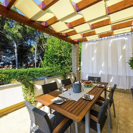 Exquisite With Private Pool In Villa Zara