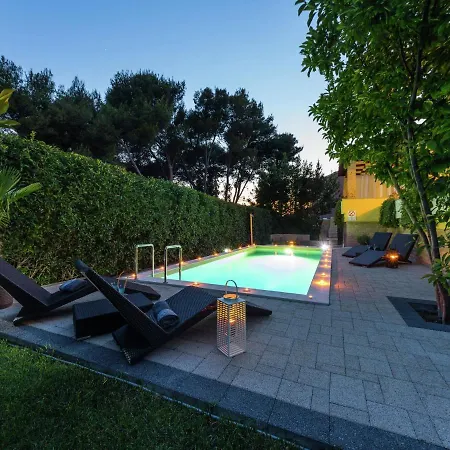 Exquisite With Private Pool In