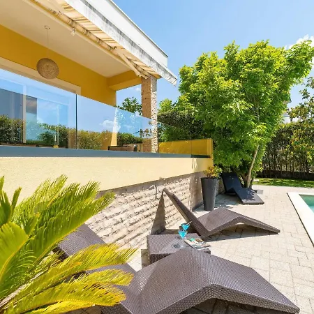 Exquisite With Private Pool In ザダル