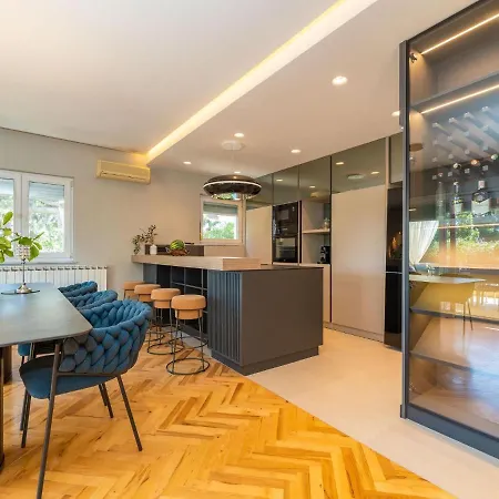 Exquisite With Private Pool In *