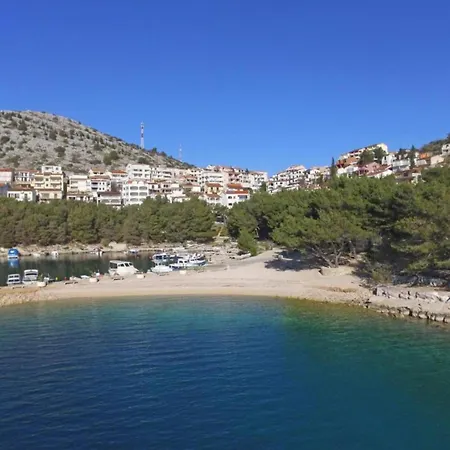 Exquisite With Private Pool In